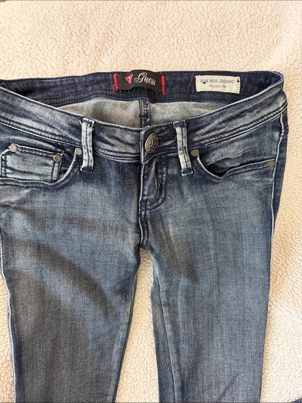 Guess Women's low rise jeggings in Faded Blue Denim